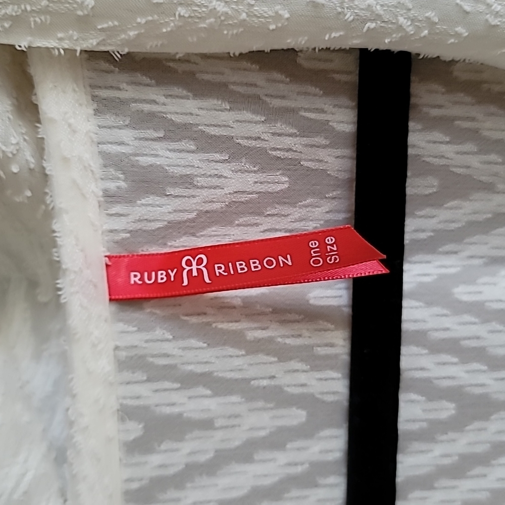 Cream colored Ruby Ribbon camisole - Picture 2 of 2